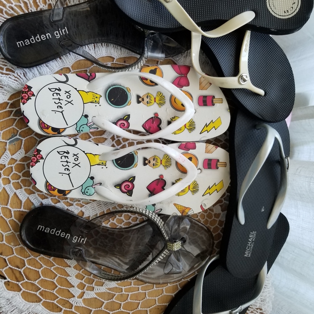 Designers Bundle of flip flops
